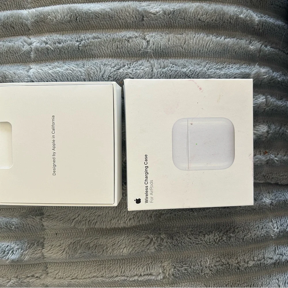 Apple Wireless Charging Case Box - White